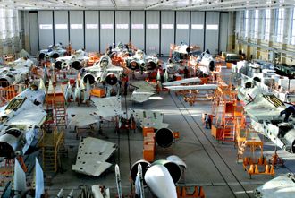 Поздравление Председателя Госкомвоенпрома Дмитрия Пантуса с 79-летием со дня образования ОАО «558 Авиационный ремонтный завод»